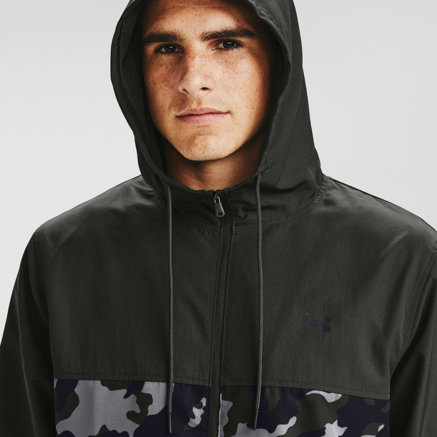 Bunda UNDER ARMOUR Sportstyle Wind Camo Green / Black - Bundy na bežky a skialp - 2