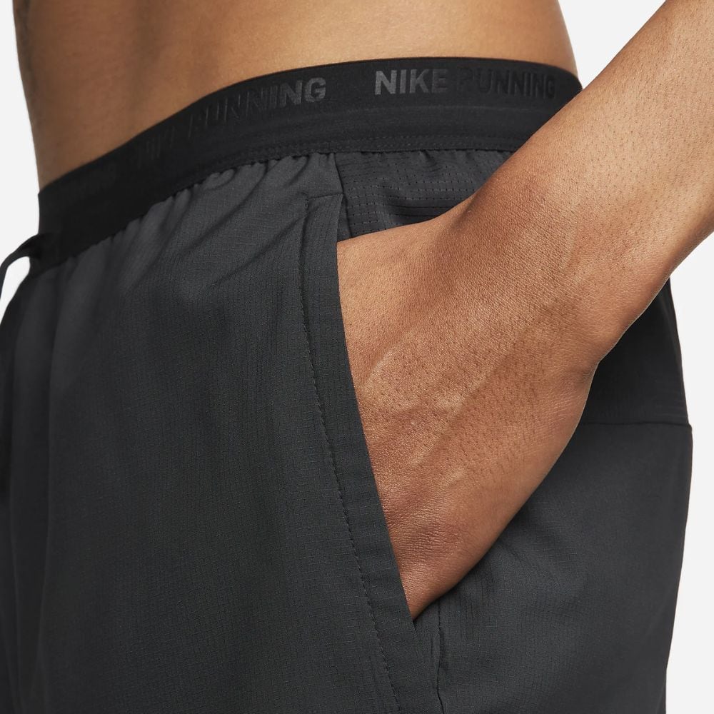 Kraťasy NIKE Dri-Fit Stride Men´s Black/Silver - Kraťasy & Šortky - 3